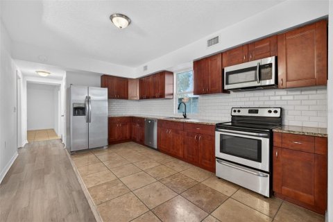 House in Tampa, Florida 5 bedrooms, 311.32 sq.m. № 2107207 - photo 11