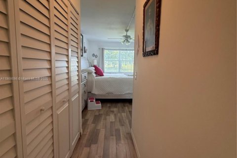 Condo in Sunrise, Florida, 1 bedroom  № 1981108 - photo 22