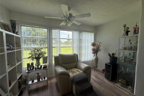 Condo in Sunrise, Florida, 1 bedroom  № 1981108 - photo 15