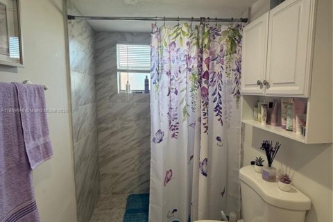 Condo in Sunrise, Florida, 1 bedroom  № 1981108 - photo 26