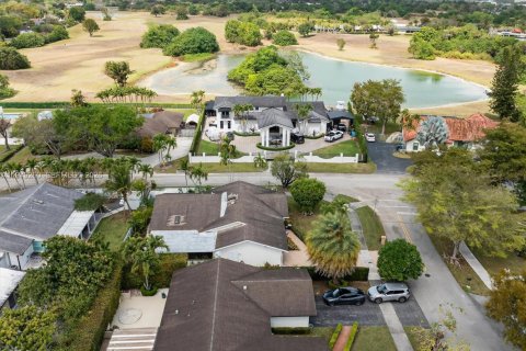 House in Miami, Florida 4 bedrooms, 197.05 sq.m. № 2045958 - photo 26