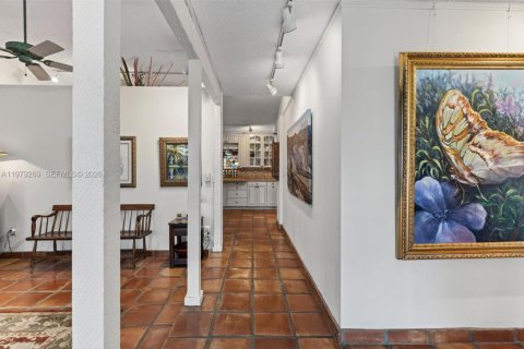 House in Miami, Florida 4 bedrooms, 197.05 sq.m. № 2045958 - photo 29