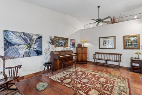 House in Miami, Florida 4 bedrooms, 197.05 sq.m. № 2045958 - photo 30