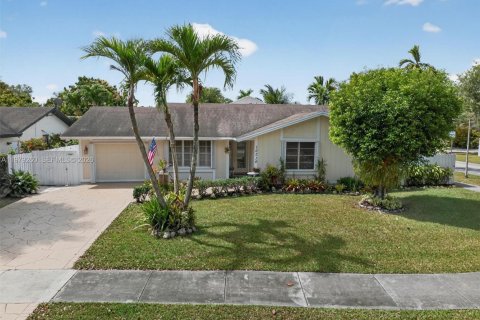 House in Miami, Florida 4 bedrooms, 197.05 sq.m. № 2045958
