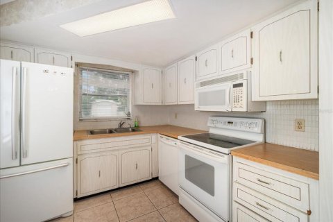 House in Port Richey, Florida 2 bedrooms, 91.97 sq.m. № 1905837 - photo 8