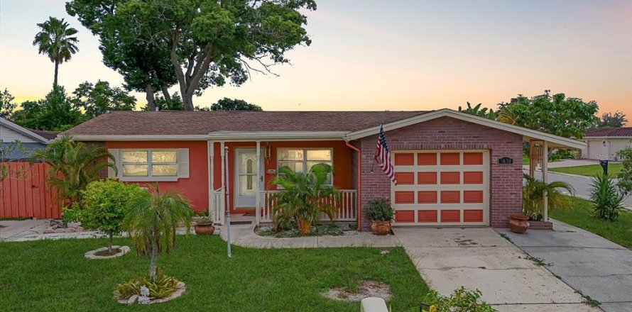 House in Port Richey, Florida 2 bedrooms, 91.97 sq.m. № 1905837