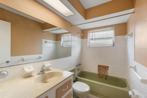 House in Port Richey, Florida 2 bedrooms, 91.97 sq.m. № 1905837 - photo 12