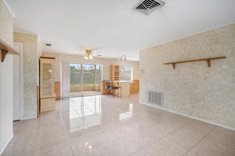 House in Port Richey, Florida 2 bedrooms, 91.97 sq.m. № 1905837 - photo 4