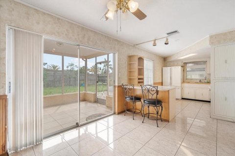 House in Port Richey, Florida 2 bedrooms, 91.97 sq.m. № 1905837 - photo 6