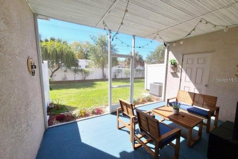 Townhouse in Sarasota, Florida 3 bedrooms, 128.02 sq.m. № 2377852 - photo 14