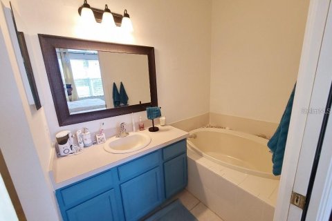 Townhouse in Sarasota, Florida 3 bedrooms, 128.02 sq.m. № 2377852 - photo 22