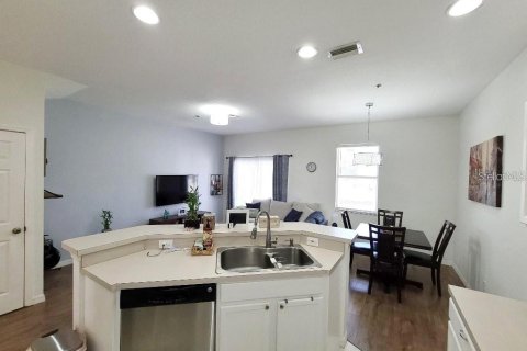 Townhouse in Sarasota, Florida 3 bedrooms, 128.02 sq.m. № 2377852 - photo 12