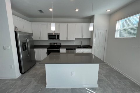 Townhouse in Kissimmee, Florida 3 bedrooms, 155.33 sq.m. № 1908926 - photo 2