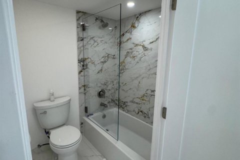 Condo in Miami, Florida, 2 bedrooms  № 2083241 - photo 19