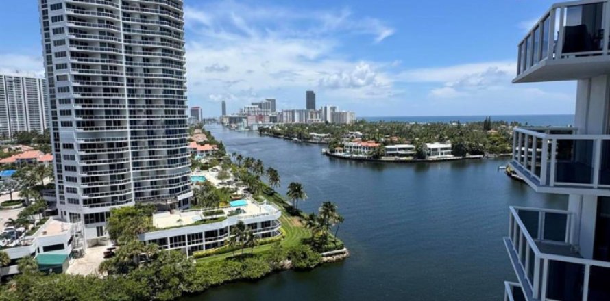 Condo in Miami, Florida, 2 bedrooms  № 2083241