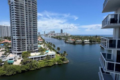 Condo in Miami, Florida, 2 bedrooms  № 2083241 - photo 3