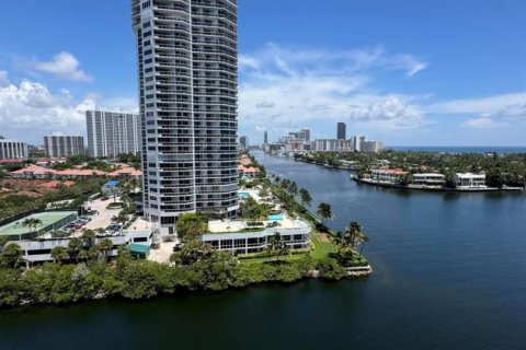 Condo in Miami, Florida, 2 bedrooms  № 2083241 - photo 4