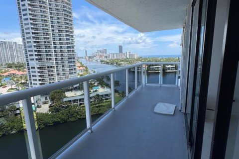 Condo in Miami, Florida, 2 bedrooms  № 2083241 - photo 30