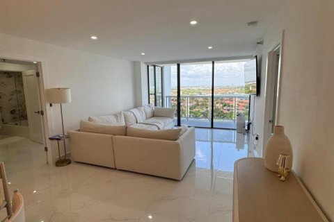 Condo in Miami, Florida, 2 bedrooms  № 2083241 - photo 12