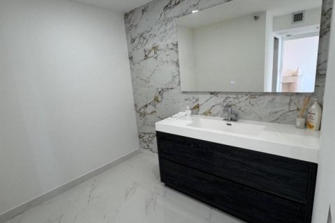 Condo in Miami, Florida, 2 bedrooms  № 2083241 - photo 20