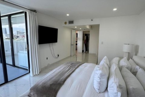 Condo in Miami, Florida, 2 bedrooms  № 2083241 - photo 15