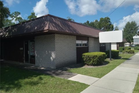 Propiedad comercial en alquiler en Gainesville, Florida, 303.42 m2 № 1564354 - foto 1