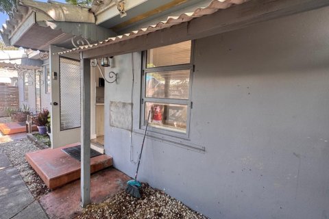 Casa en alquiler en Fort Lauderdale, Florida, 1 dormitorio, 170.66 m2 № 1892045 - foto 2