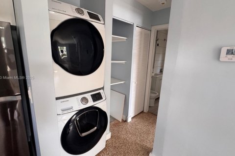 Casa en alquiler en Fort Lauderdale, Florida, 1 dormitorio, 170.66 m2 № 1892045 - foto 10
