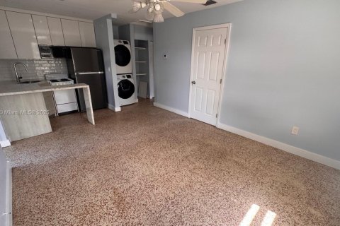 Casa en alquiler en Fort Lauderdale, Florida, 1 dormitorio, 170.66 m2 № 1892045 - foto 4