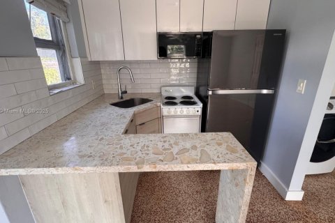Casa en alquiler en Fort Lauderdale, Florida, 1 dormitorio, 170.66 m2 № 1892045 - foto 3