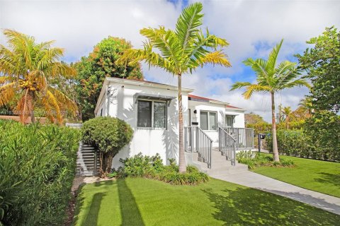 Immobilier commercial à vendre à Miami, Floride: 205.87 m2 № 1758650 - photo 1