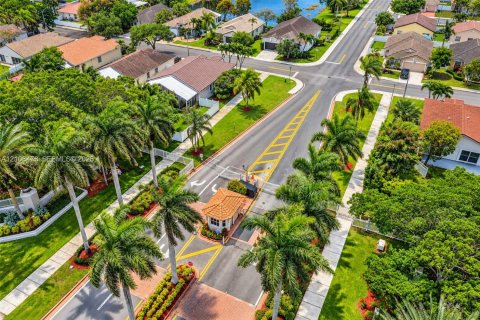 Villa ou maison à vendre à Pembroke Pines, Floride: 3 chambres, 164.53 m2 № 2421481 - photo 13