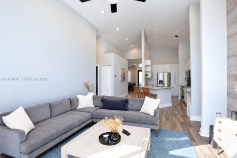 Villa ou maison à vendre à Pembroke Pines, Floride: 3 chambres, 164.53 m2 № 2421481 - photo 17