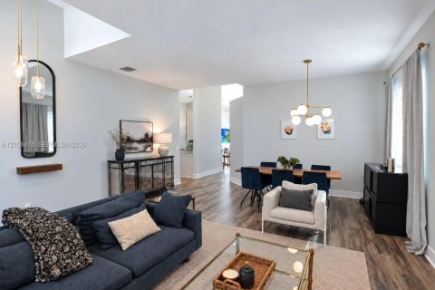 Villa ou maison à vendre à Pembroke Pines, Floride: 3 chambres, 164.53 m2 № 2421481 - photo 16
