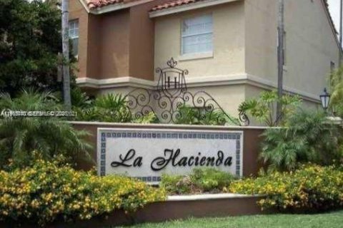 Condo in Hialeah, Florida, 1 bedroom  № 2081194