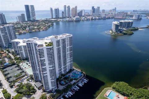 Купить кондоминиум в Авентура, Флорида 2 спальни, 126.81м2, № 1828773 - фото 18