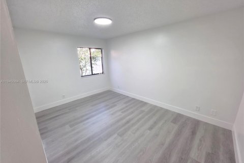 House in Sunrise, Florida 3 bedrooms, 158.03 sq.m. № 2001450 - photo 9