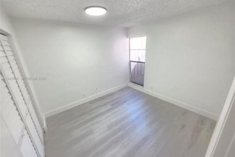 House in Sunrise, Florida 3 bedrooms, 158.03 sq.m. № 2001450 - photo 11