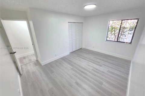 House in Sunrise, Florida 3 bedrooms, 158.03 sq.m. № 2001450 - photo 6