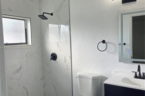 House in Sunrise, Florida 3 bedrooms, 158.03 sq.m. № 2001450 - photo 24