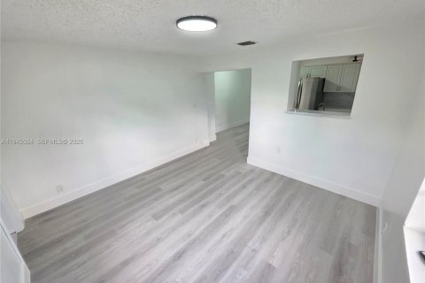 House in Sunrise, Florida 3 bedrooms, 158.03 sq.m. № 2001450 - photo 17