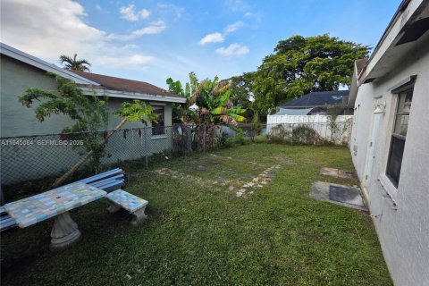 House in Sunrise, Florida 3 bedrooms, 158.03 sq.m. № 2001450 - photo 15