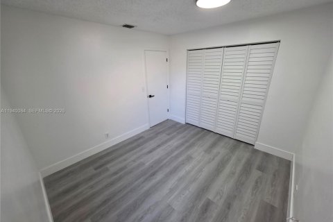 House in Sunrise, Florida 3 bedrooms, 158.03 sq.m. № 2001450 - photo 8