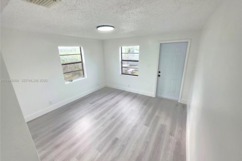 House in Sunrise, Florida 3 bedrooms, 158.03 sq.m. № 2001450 - photo 21