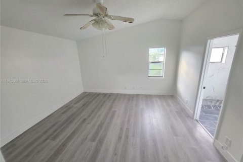 House in Sunrise, Florida 3 bedrooms, 158.03 sq.m. № 2001450 - photo 22