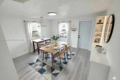 House in Sunrise, Florida 3 bedrooms, 158.03 sq.m. № 2001450 - photo 26