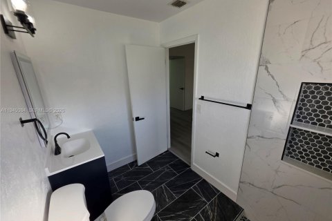 House in Sunrise, Florida 3 bedrooms, 158.03 sq.m. № 2001450 - photo 3