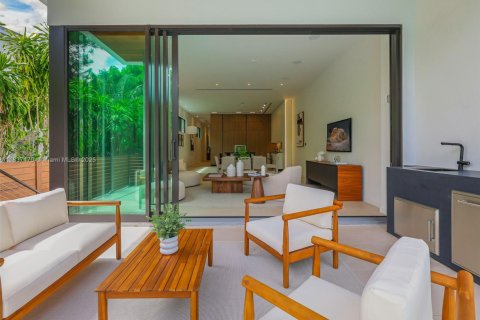 Townhouse in Miami, Florida 4 bedrooms, 435.8 sq.m. № 1823646 - photo 25