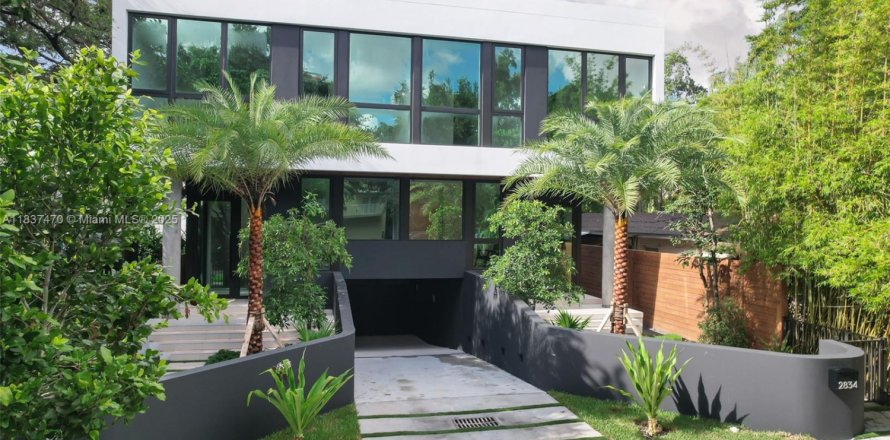 Townhouse in Miami, Florida 4 bedrooms, 435.8 sq.m. № 1823646
