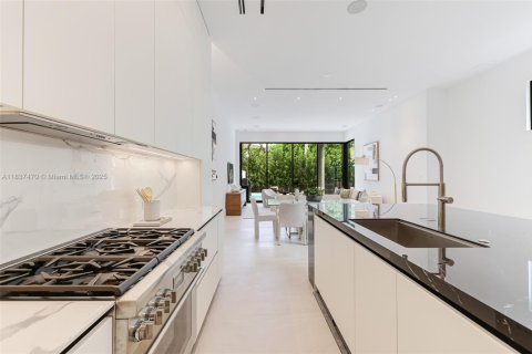Townhouse in Miami, Florida 4 bedrooms, 435.8 sq.m. № 1823646 - photo 9